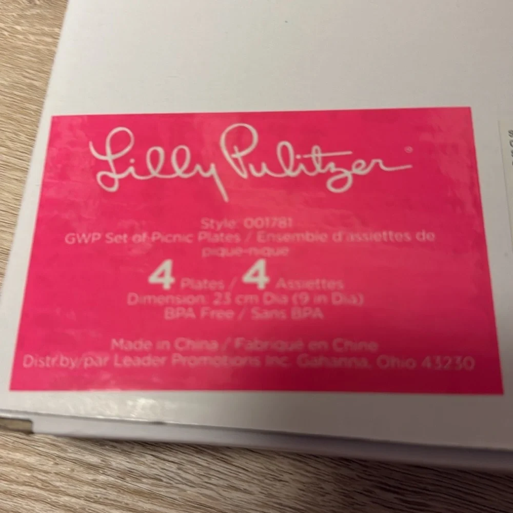 Lilly Pulitzer picnic plate set of 4 in multi Havana cocktail print NWT in box